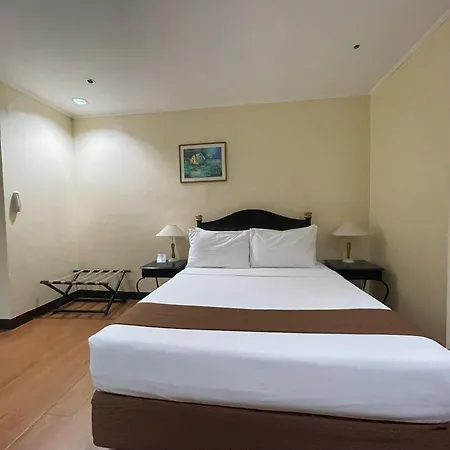 Golden Peak Hotel & Suites Powered By Cocotel-3